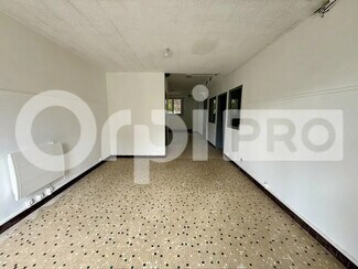 Plus de détails pour Local commercial à louer