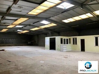 Plus de détails pour Local d'activités à louer