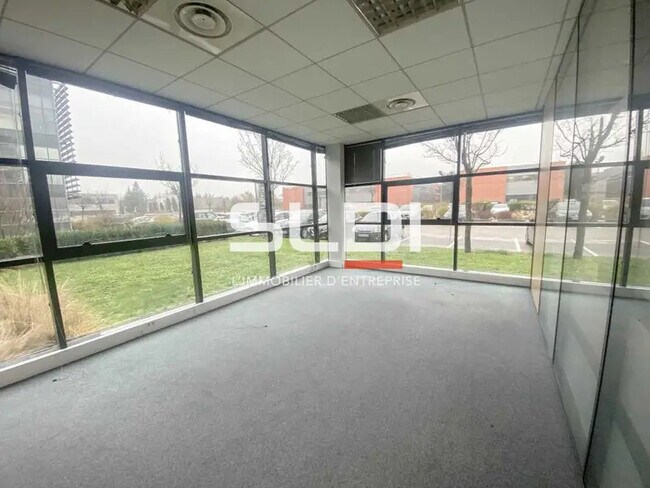 Plus de détails pour 117 Allée Des Parcs, Saint-Priest - Bureau à louer