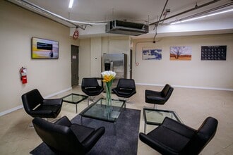 8501 New Utrecht Ave, Brooklyn, NY à louer Photo intérieure– Image 2 sur 2