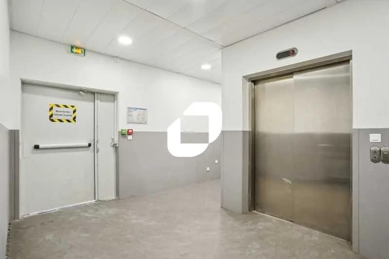 Bureau dans Le Pré-Saint-Gervais à louer - Hall d’entrée – Image 3 sur 14