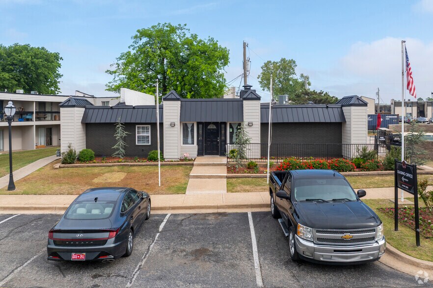11107 E Brady St, Tulsa, OK à vendre - Photo de l’immeuble – Image 2 sur 21