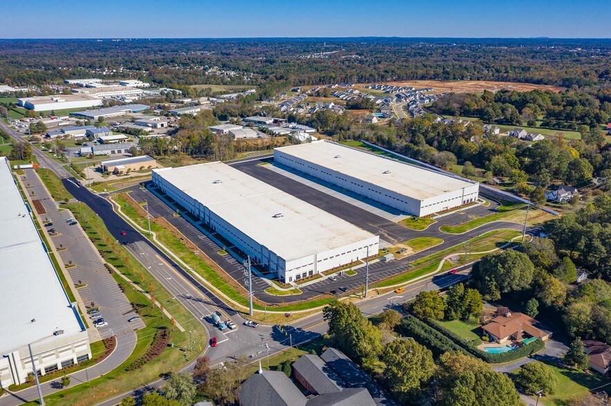 180 International Dr NW, Concord, NC à louer - Photo principale – Image 1 sur 6