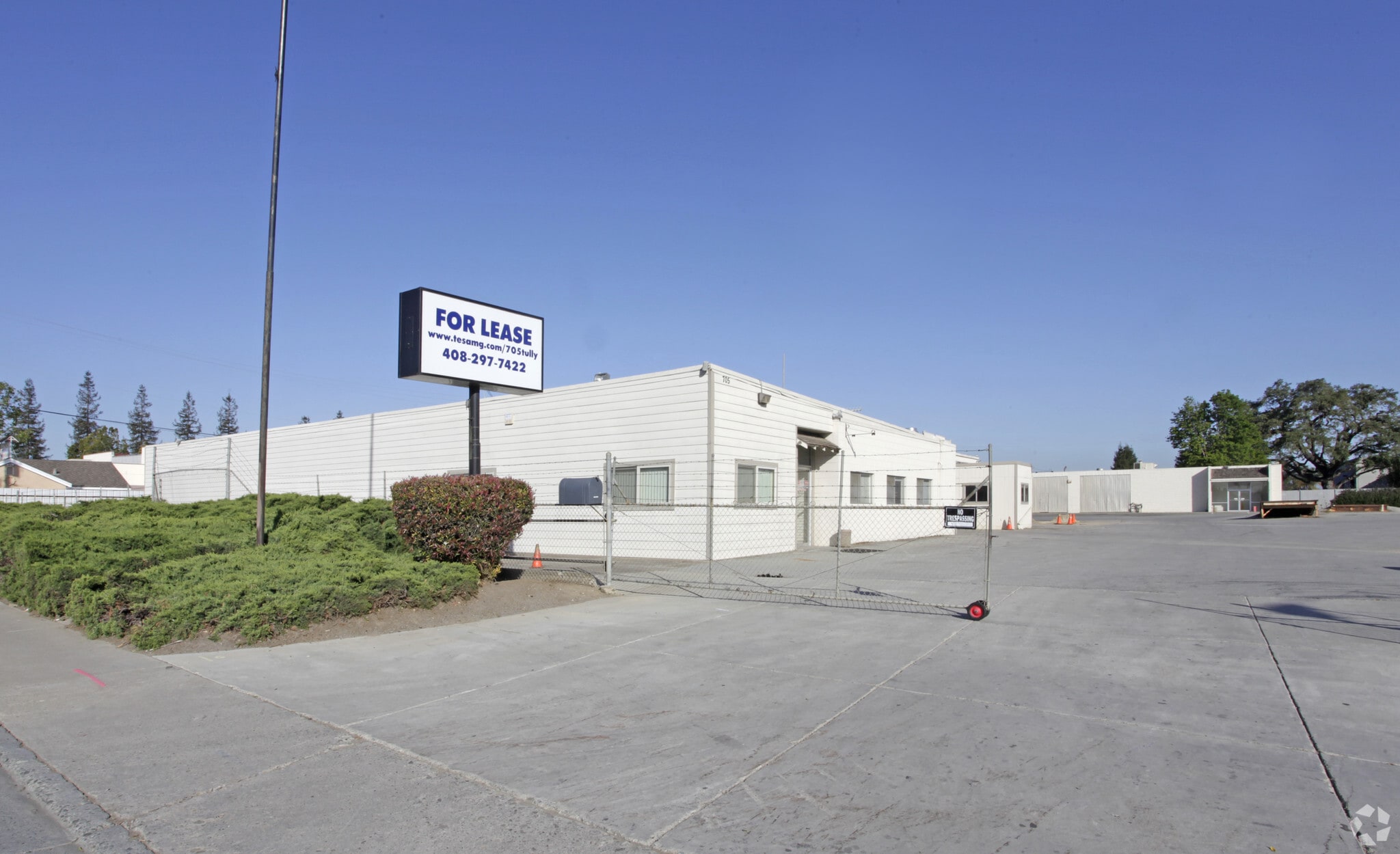 705 Tully Rd, San Jose, CA à louer Photo principale– Image 1 sur 5