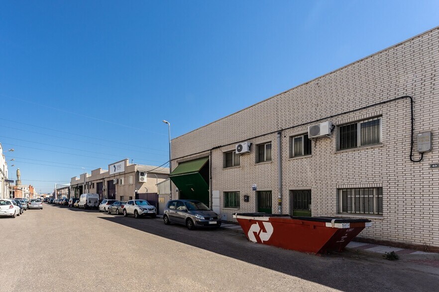 Calle Álamo, 41, Humanes de Madrid, Madrid à louer - Photo de l’immeuble – Image 2 sur 3