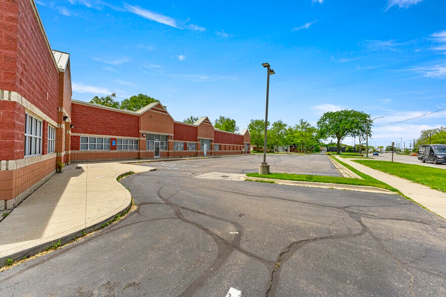 2300 S Schaefer Hwy, Detroit, MI à vendre - Photo de l’immeuble – Image 2 sur 38