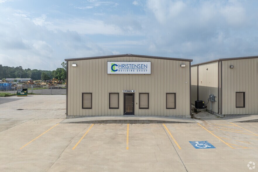 17261 IH 10, Vidor, TX à louer - Photo de l’immeuble – Image 2 sur 9