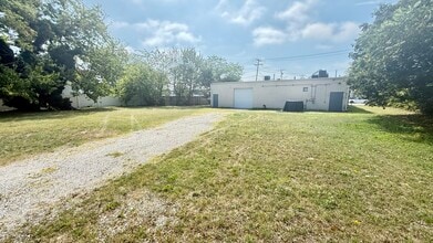 873 Montauk Hwy, Copiague, NY à louer Photo de l’immeuble– Image 1 sur 6