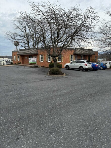 3060 N Valley Pike, Harrisonburg, VA à louer - Photo de l’immeuble – Image 3 sur 9