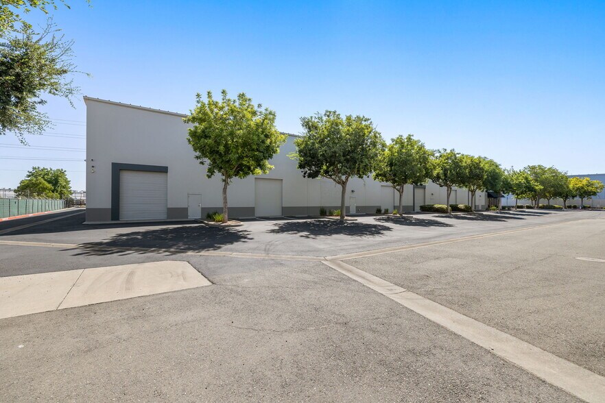 8655 Younger Creek Dr, Sacramento, CA à louer - Photo de l’immeuble – Image 3 sur 9
