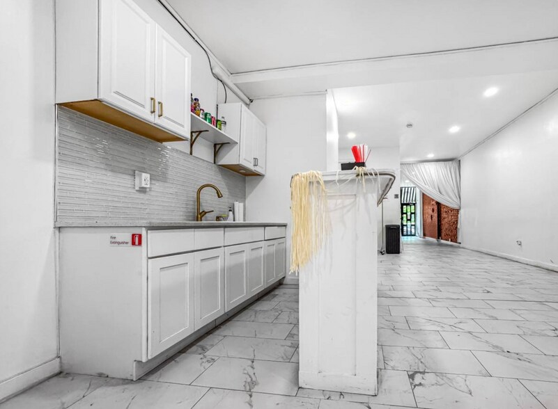 938 Atlantic Ave, Brooklyn, NY à louer - Photo de l’immeuble – Image 3 sur 10