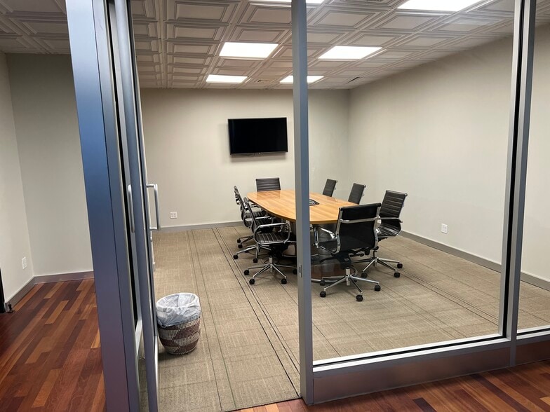 10 Maple St, Port Washington, NY à vendre - Photo intérieure – Image 3 sur 12