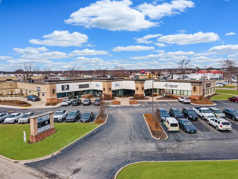 107 Mall Dr, Normal, IL à louer - Photo de l’immeuble – Image 2 sur 6