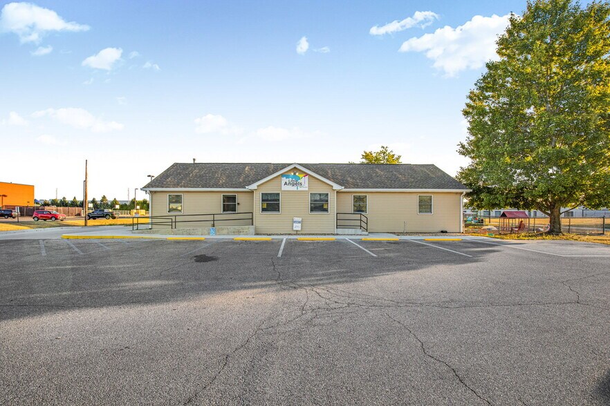 925 Hendricks Dr, Lebanon, IN à vendre - Photo principale – Image 1 sur 49