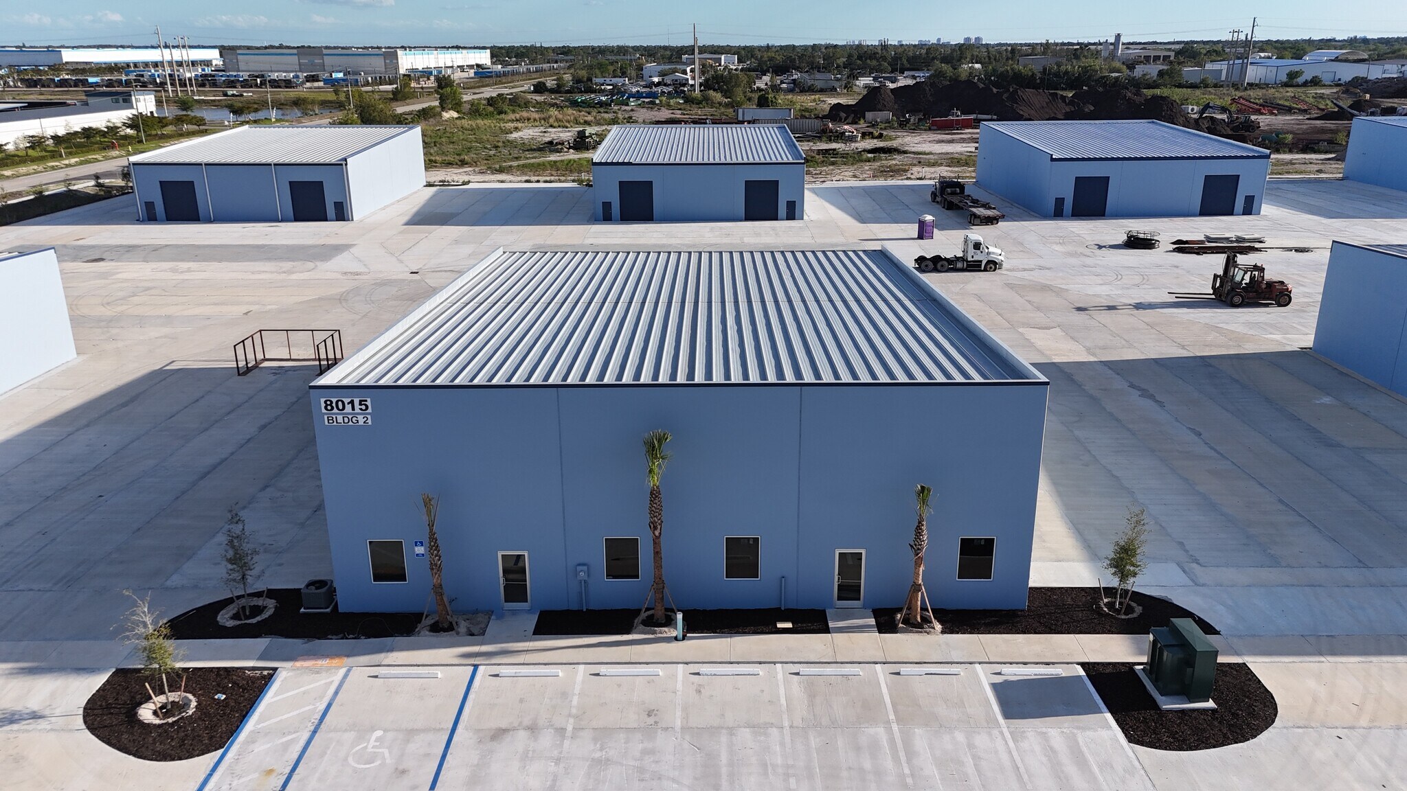 8055 Ironside Dr, Fort Myers, FL à louer Photo de l’immeuble– Image 1 sur 11