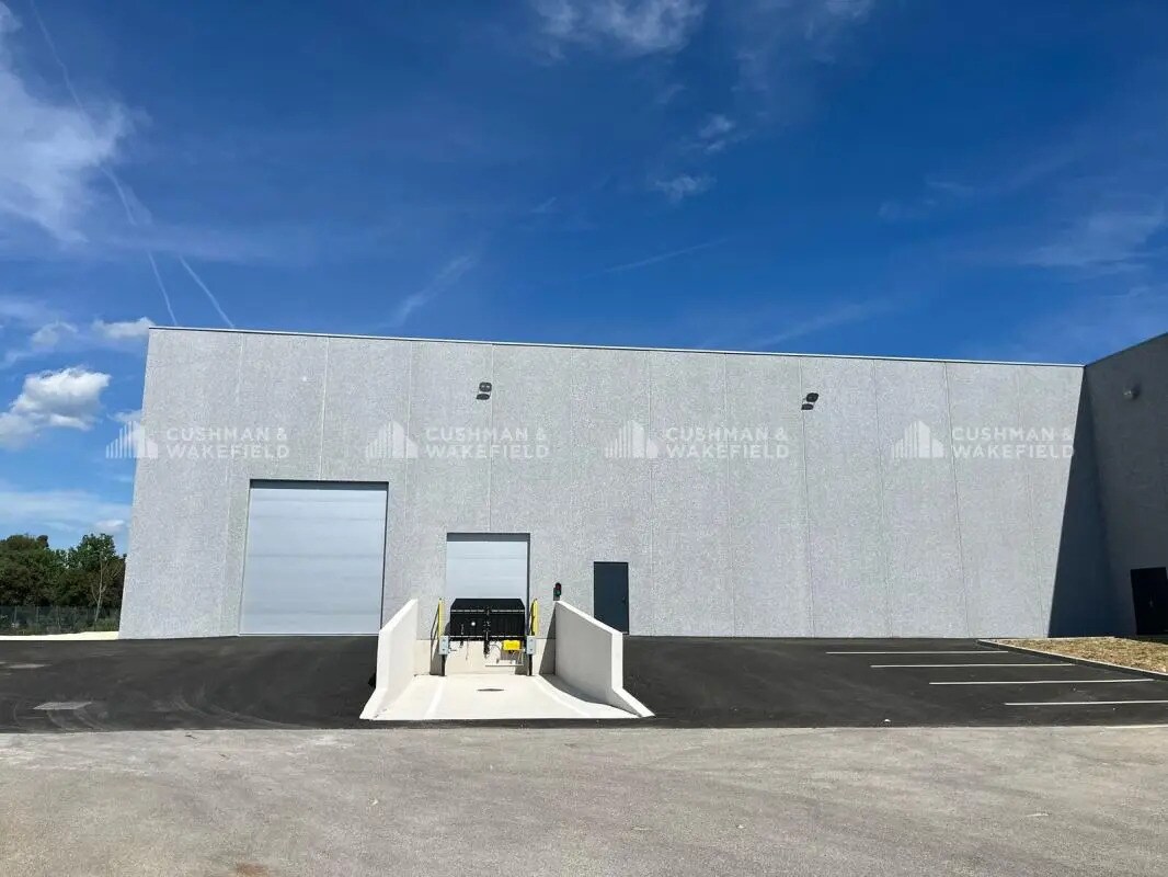 Avenue De Londres, Signes à louer Photo de l’immeuble– Image 1 sur 9