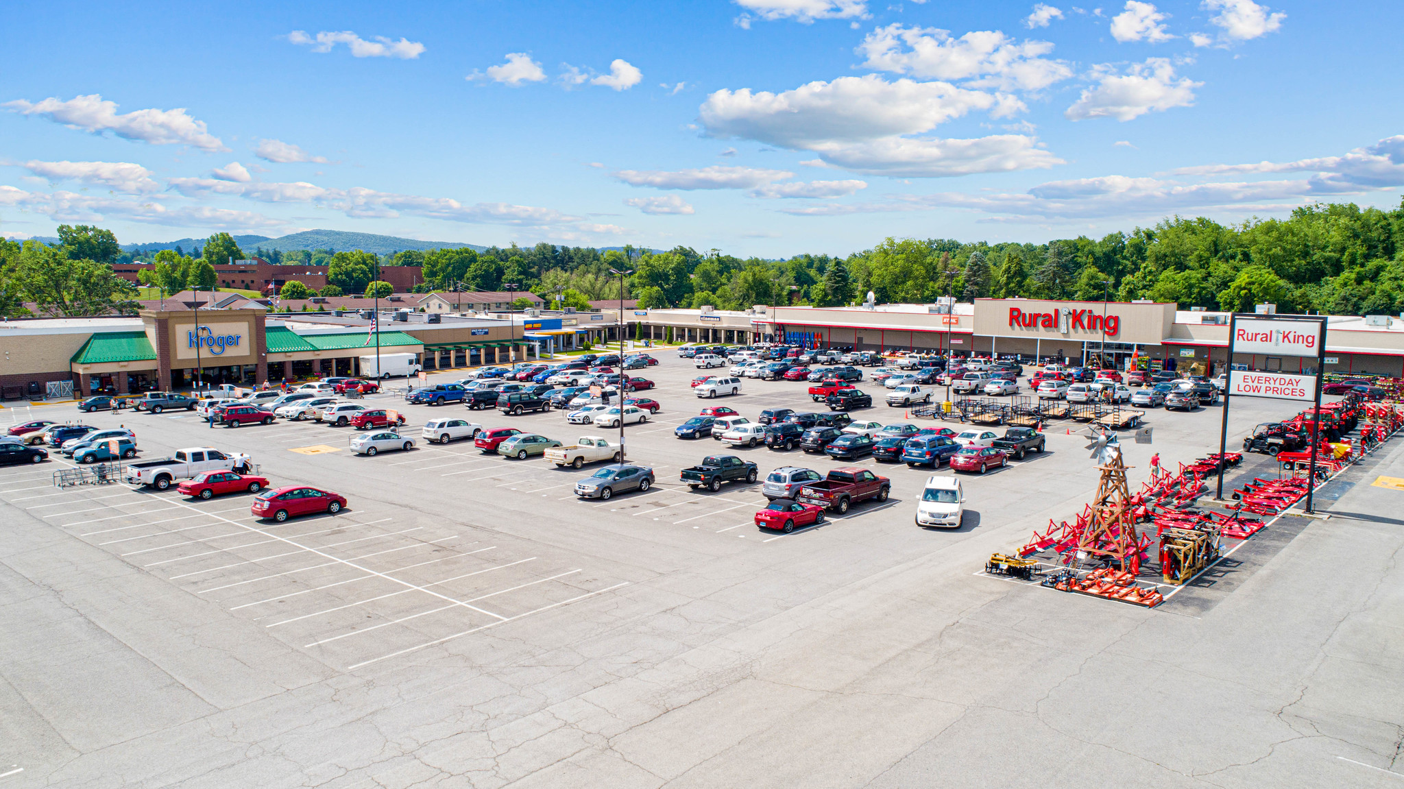 7450 Lee Hwy, Fairlawn, VA à louer Photo principale– Image 1 sur 9