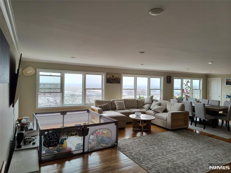 6805 Meadowview Ave, North Bergen, NJ à vendre - Photo de l’immeuble – Image 3 sur 22