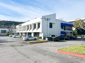 24005 Ventura Blvd, Calabasas, CA à louer Photo intérieure– Image 2 sur 12