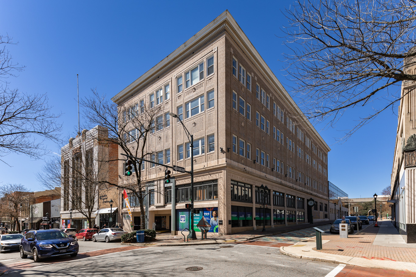 200 S Elm St, Greensboro, NC à vendre Photo de l’immeuble– Image 1 sur 10