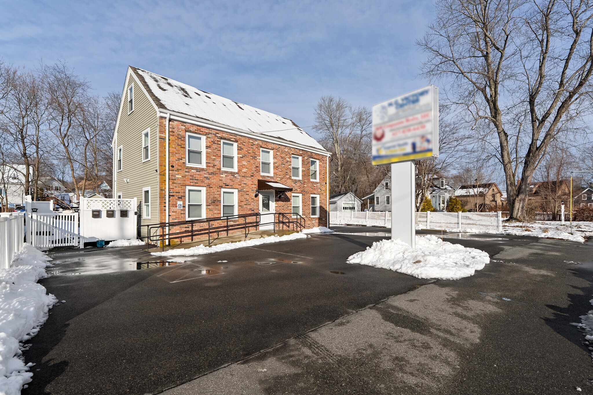 249 W Main St, Avon, MA à louer Photo principale– Image 1 sur 37