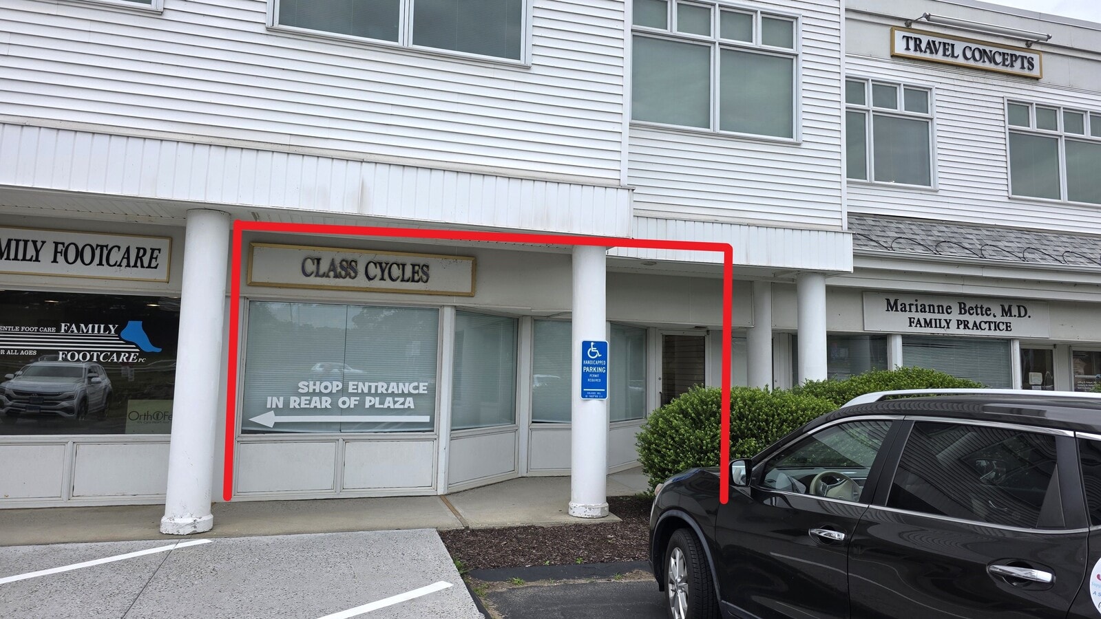 77 Main St S, Southbury, CT 06488 - Lot 105 -  - Photo intérieure - Image 1 of 8