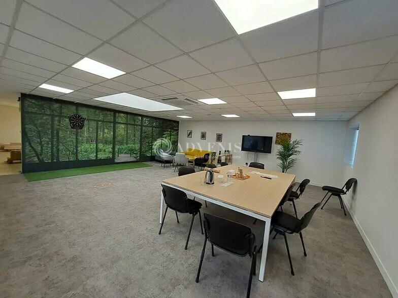 Local d’activités dans Thouaré-sur-Loire à louer - Photo de l’immeuble – Image 2 sur 7