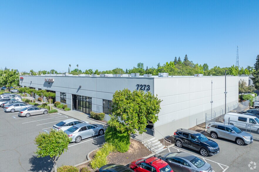 7273 14th Ave, Sacramento, CA à louer - Photo de l’immeuble – Image 3 sur 9