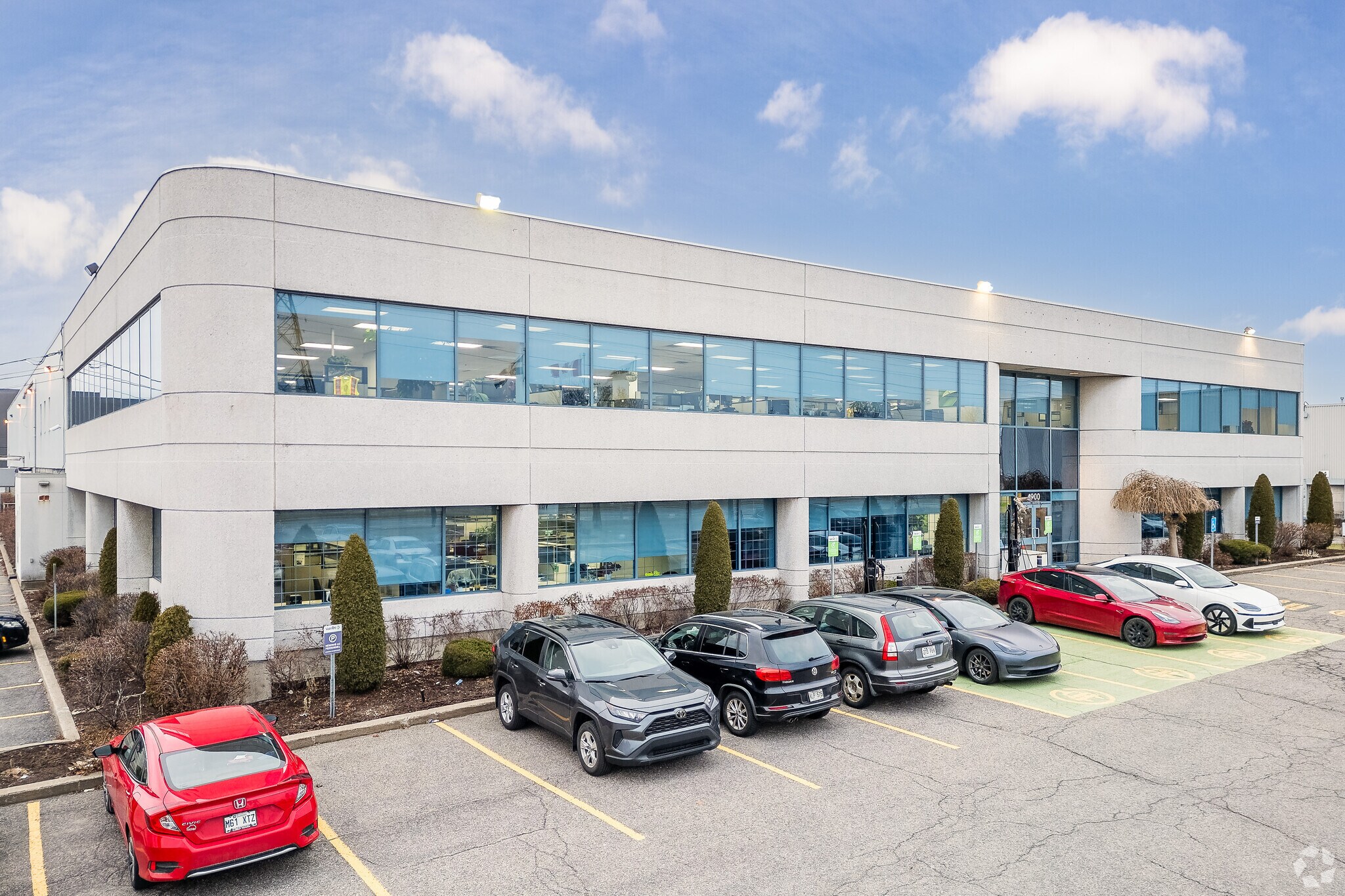 4900 Boul Thimens, Montréal, QC à louer Photo de l’immeuble– Image 1 sur 8