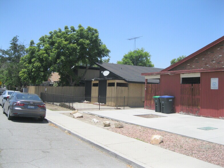 235 E 7th St, San Jacinto, CA à vendre - Photo de l’immeuble – Image 2 sur 24