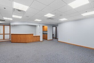 1111 Delafield St, Waukesha, WI à louer Photo intérieure– Image 2 sur 12