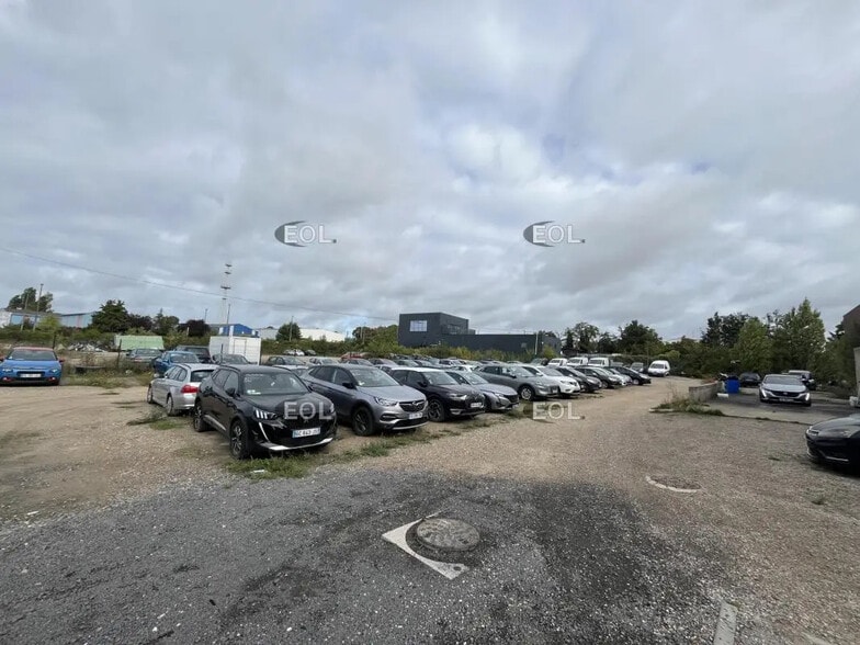 Industriel/Logistique dans Porcheville à vendre - Photo de l’immeuble – Image 3 sur 11