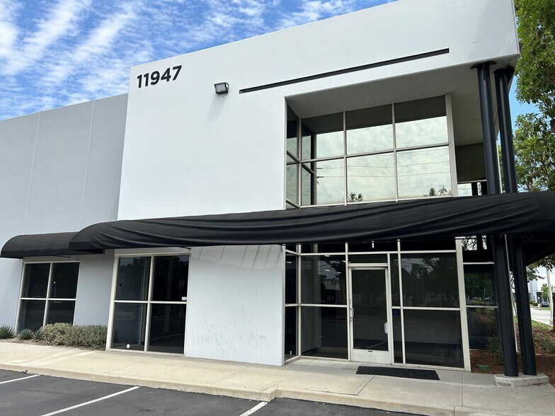 11947 Florence Ave, Santa Fe Springs, CA à louer - Photo de l’immeuble – Image 1 sur 14