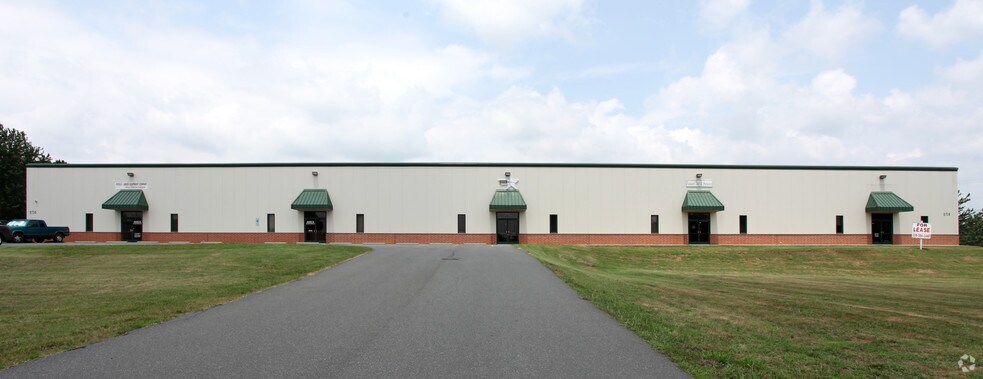 814 Knox Rd, Mcleansville, NC à louer - Photo principale – Image 1 sur 2