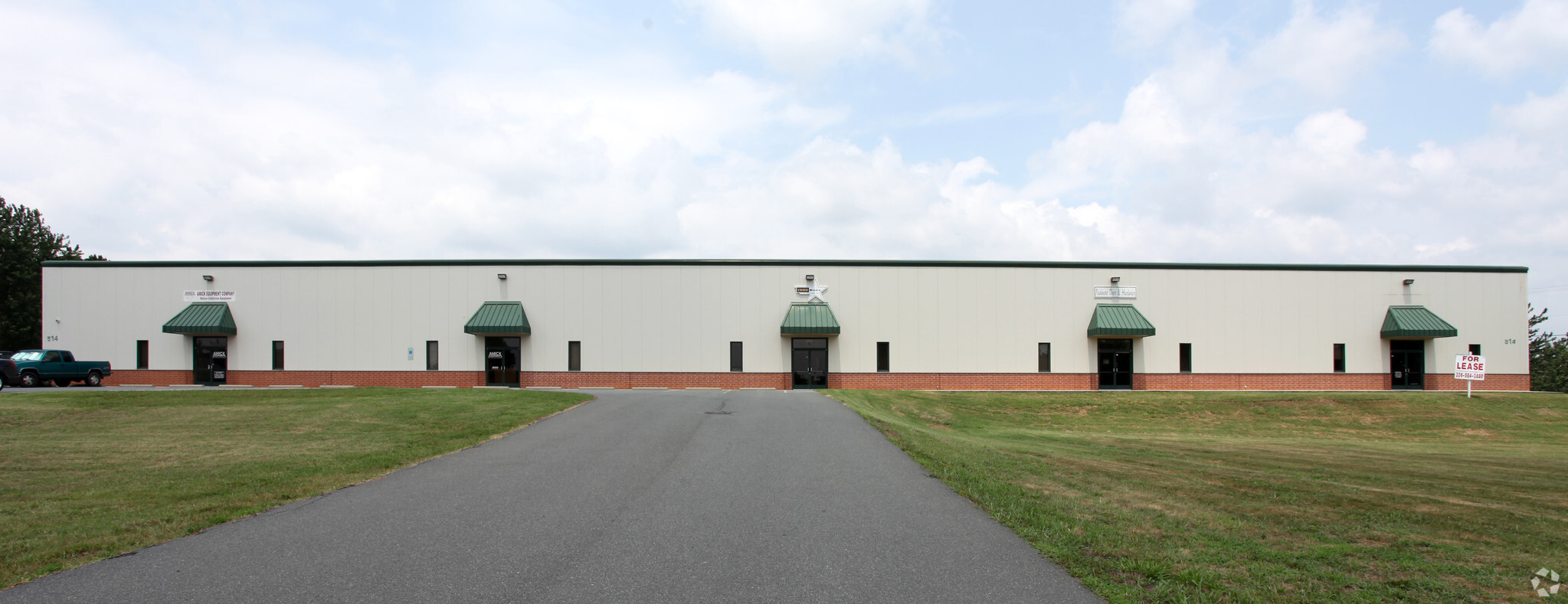 814 Knox Rd, Mcleansville, NC à louer Photo principale– Image 1 sur 3
