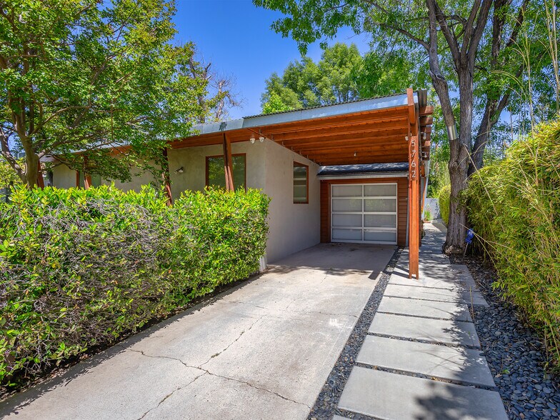 5762 Andasol Ave, Encino, CA à vendre - Photo de l’immeuble – Image 2 sur 40