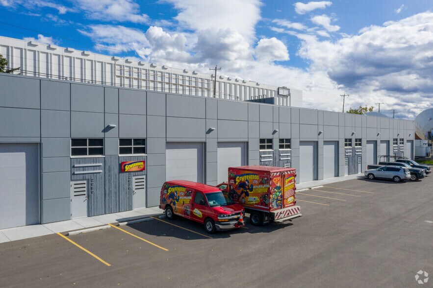 220 Manning Rd NE, Calgary, AB à vendre - Photo de l’immeuble – Image 3 sur 7