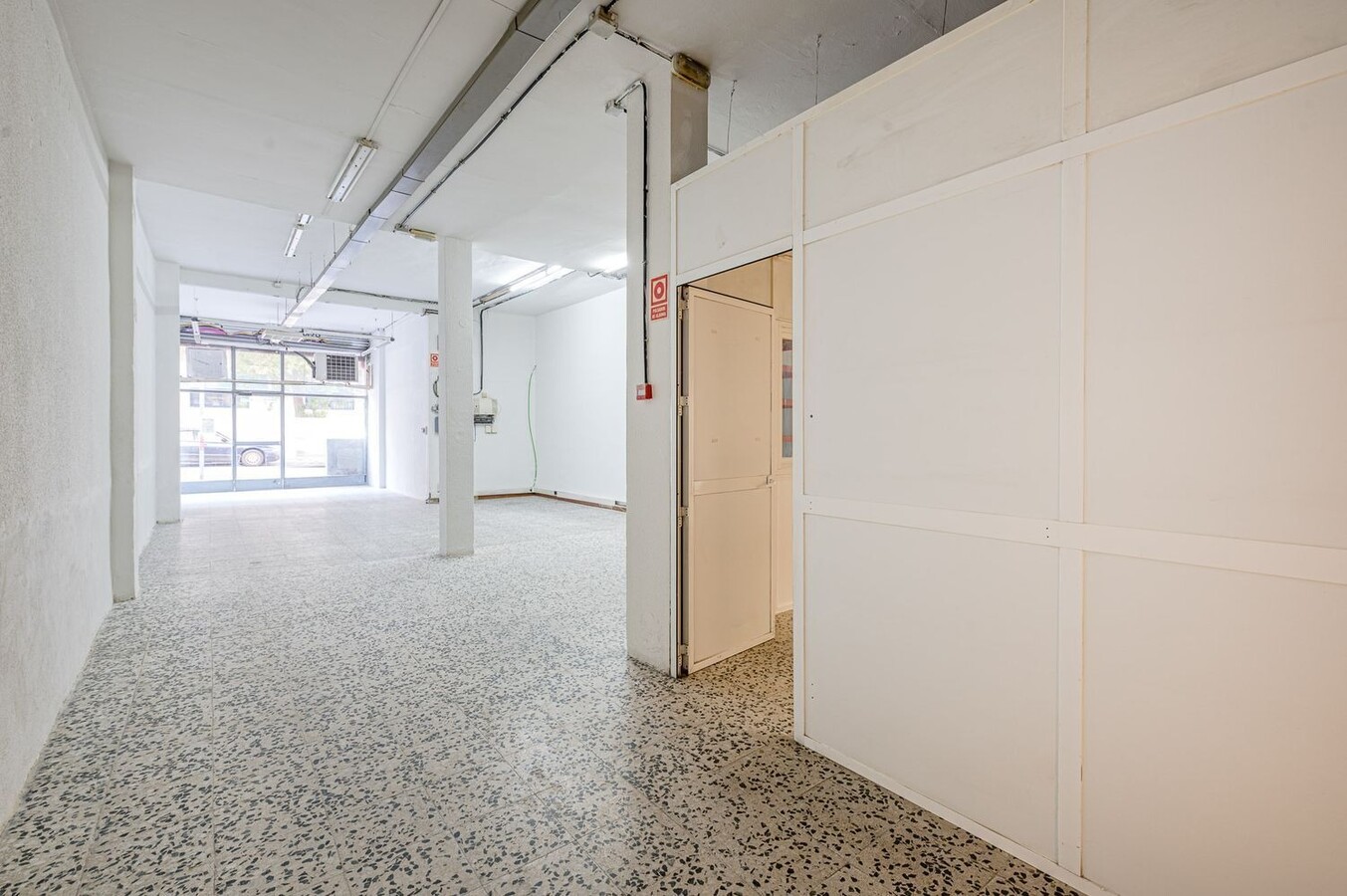 Madrid, MAD 28017 - Lot 1 - - Photo intérieure - Image 1 of 5