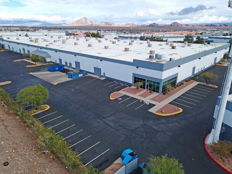 451 Mirror Ct, Henderson, NV à louer - Photo de l’immeuble – Image 3 sur 4