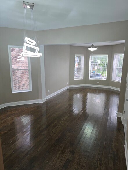 35 N Mayfield Ave, Chicago, IL à vendre - Photo de l’immeuble – Image 3 sur 25