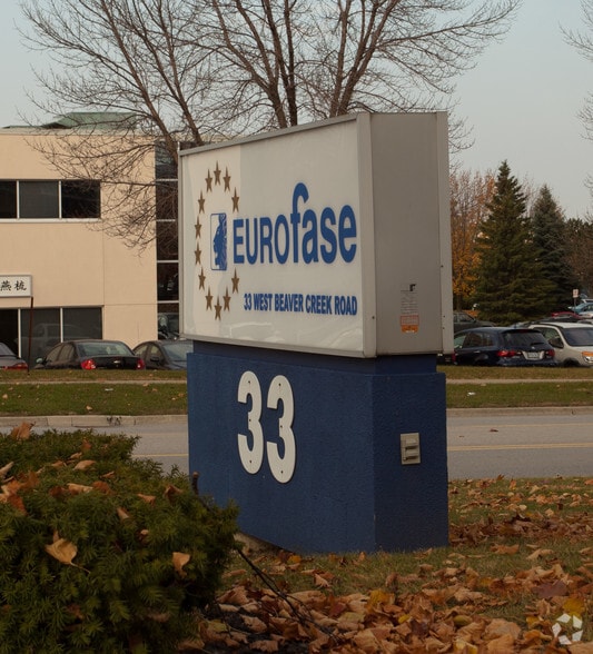 33 W Beaver Creek Rd, Richmond Hill, ON à louer - Photo de l’immeuble – Image 3 sur 3