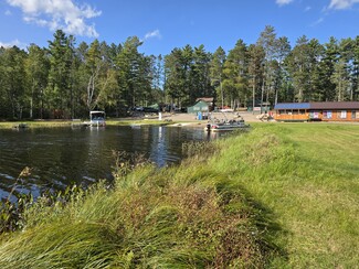 Plus de détails pour 10689 Swamp Lake Rd, Tomahawk, WI - Hôtellerie à vendre