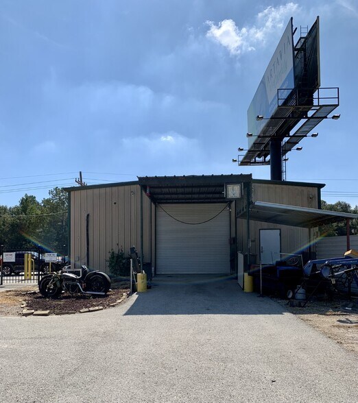 17111 Highway 242, Conroe, TX à louer - Photo de l’immeuble – Image 2 sur 26
