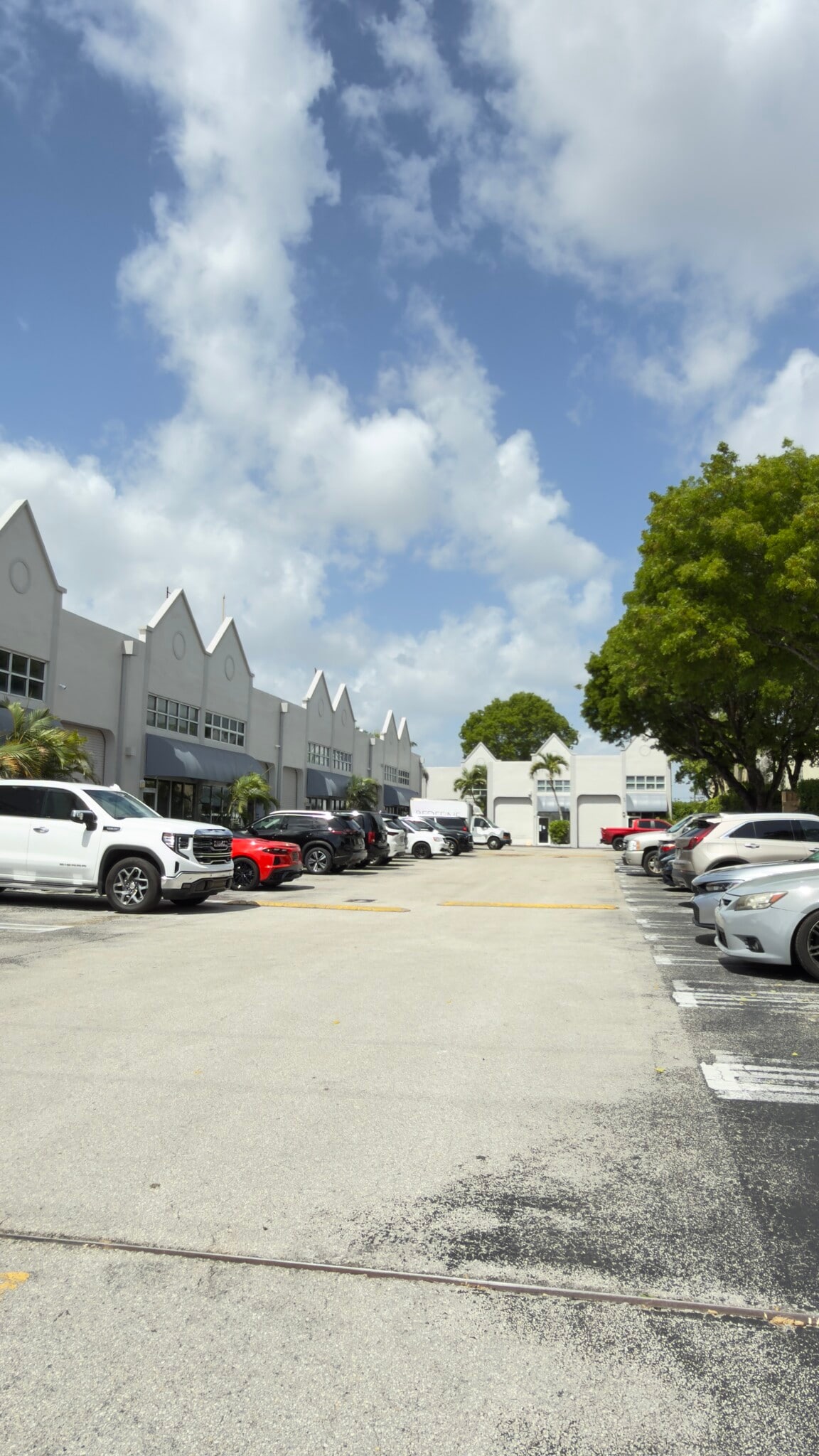 4444 SW 71st Ave, Miami, FL à louer Photo de l’immeuble– Image 1 sur 8