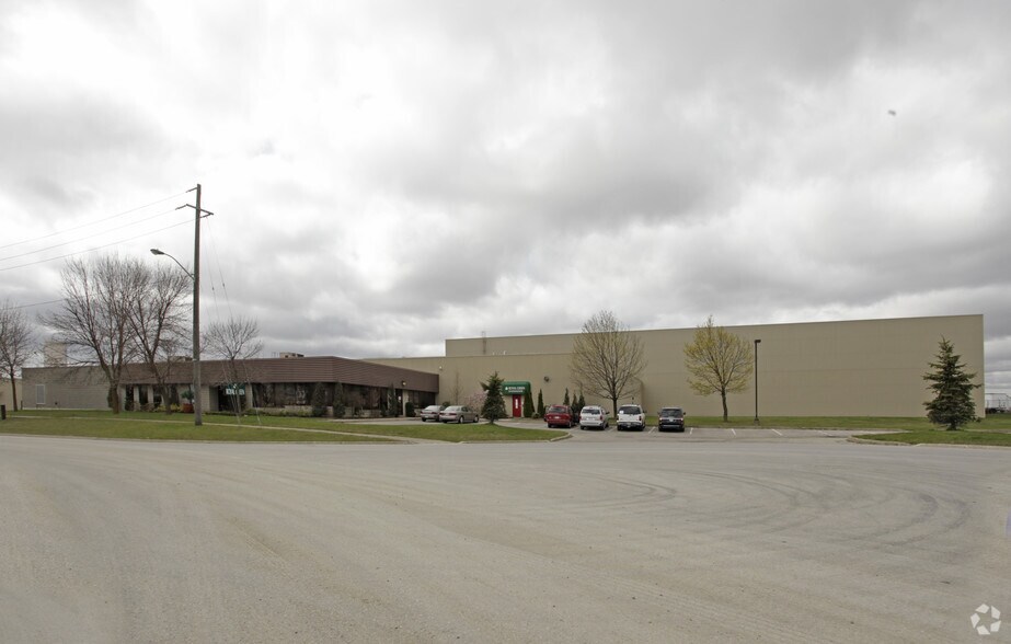 5 Copper Rd, Brampton, ON à louer - Photo principale – Image 1 sur 17