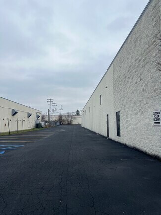Plus de détails pour 12303 Delta St, Taylor, MI - Bureau à louer