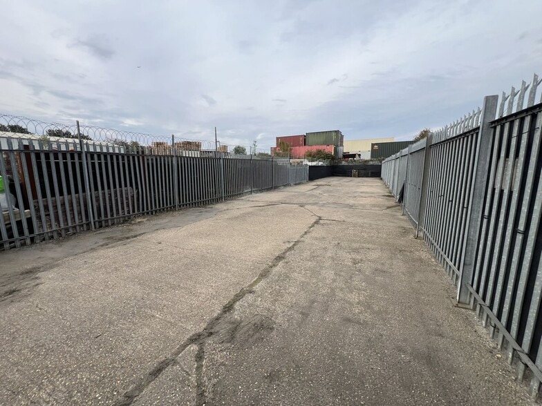 Askew Farm Ln, Grays à louer - Photo principale – Image 1 sur 3