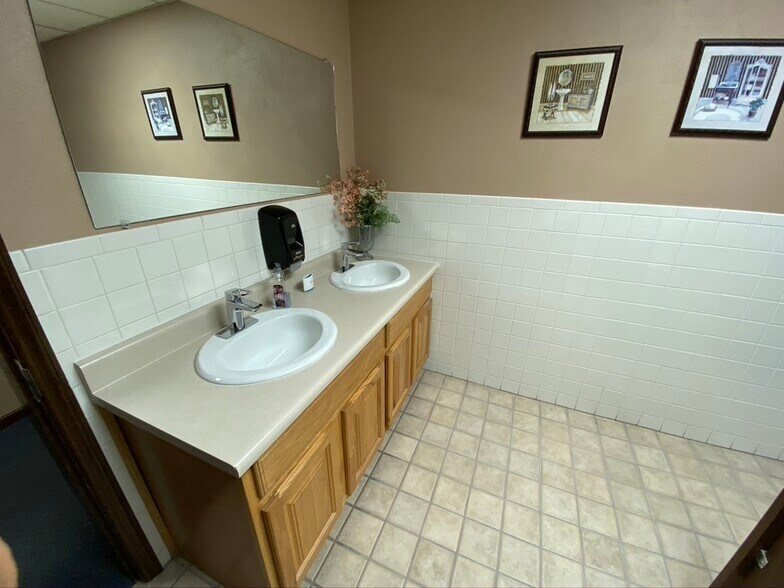 7016 Corporate Way, Dayton, OH à louer - Photo intérieure – Image 3 sur 13