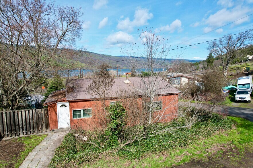 102 Idaho St, Mosier, OR à vendre - Photo de l’immeuble – Image 3 sur 11