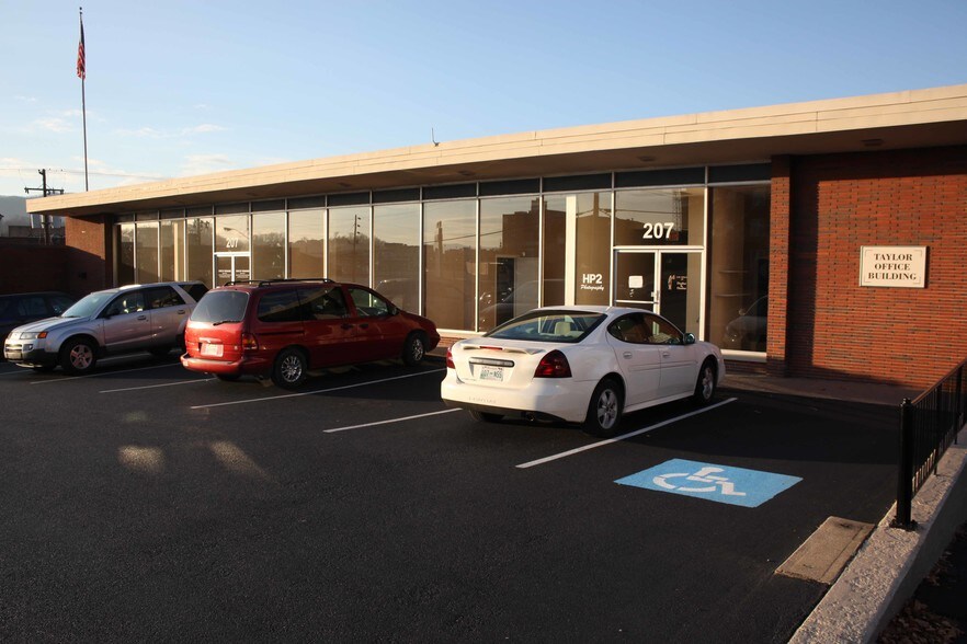 201-207 N Boone St, Johnson City, TN à louer - Photo principale – Image 1 sur 23